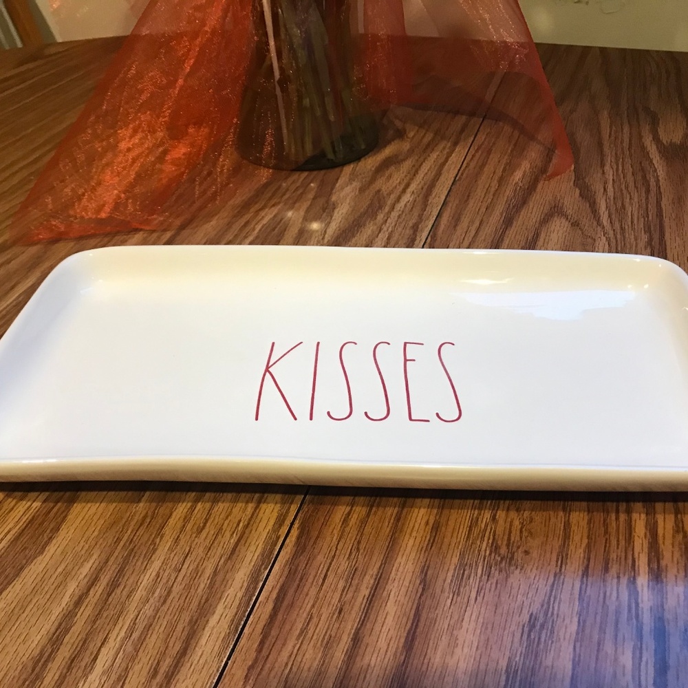 Rae Dunn KISSES Large Plate